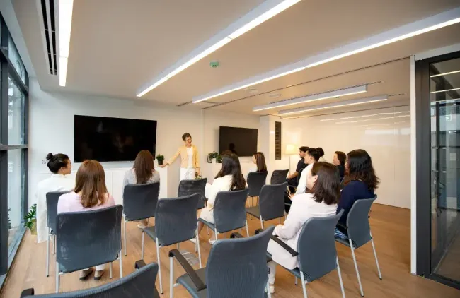 การประชุมแบบกิจกรรมกลุ่ม (Team Building)